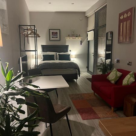 Hugo Mews Bright Studio Apartment Брей Екстер'єр фото