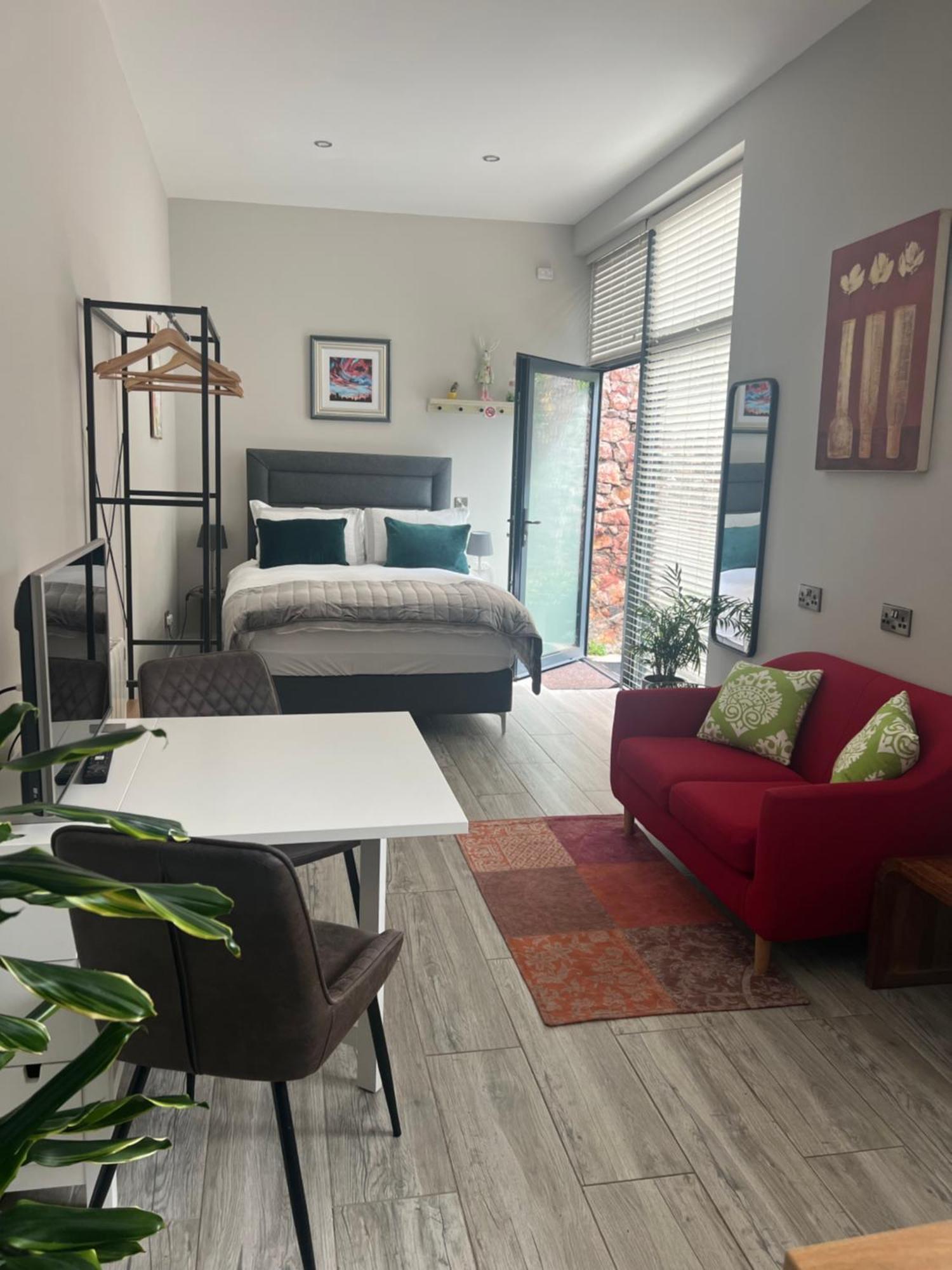Hugo Mews Bright Studio Apartment Брей Екстер'єр фото